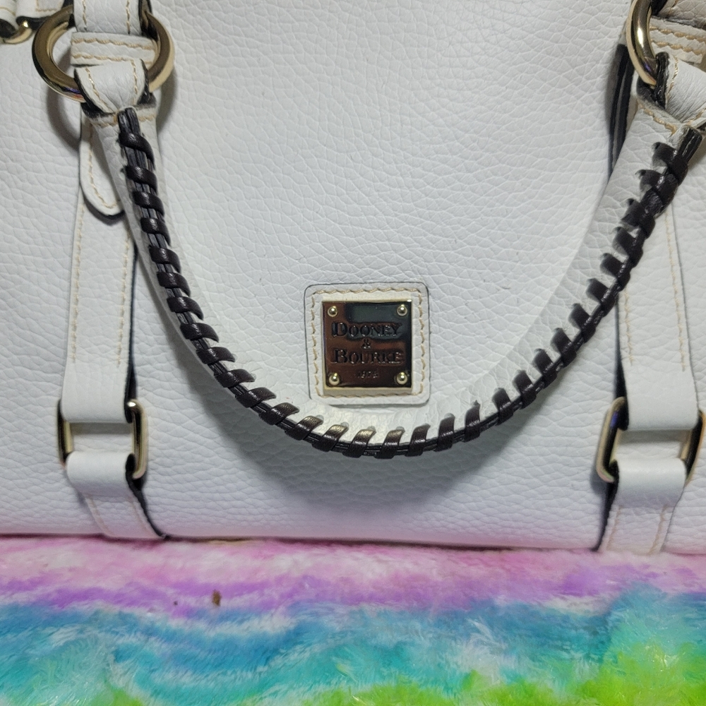 White Dooney and Bourke small pebble grain never carried excellent condition.
